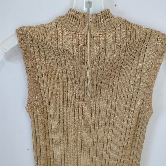 Vintage Women's Gold Metallic Sleeveless Top Size Small - Picture 4 of 4